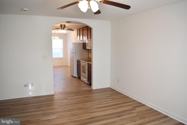 Building Photo - 2807 Roosevelt Dr