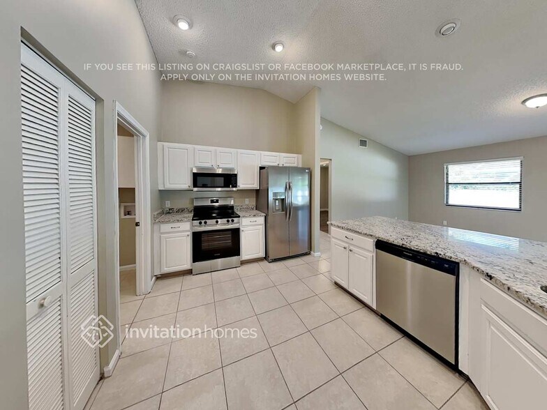 Building Photo - 102 Royal Ct