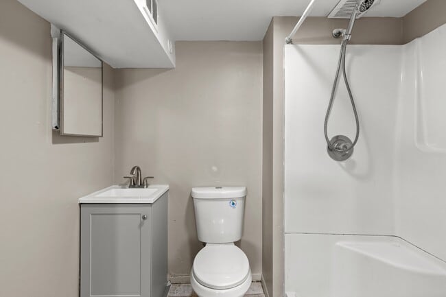 Building Photo - 695 Charvel Dr