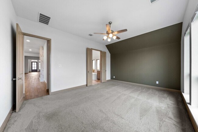 Building Photo - 316 Hulda Trl