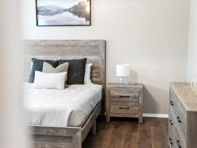 Building Photo - Spacious 4-Bedroom Pet-Friendly Home in North Spokane