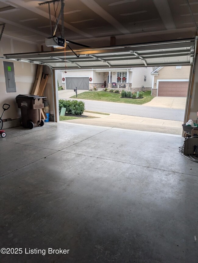 Building Photo - 2861 Hamilton Springs Dr