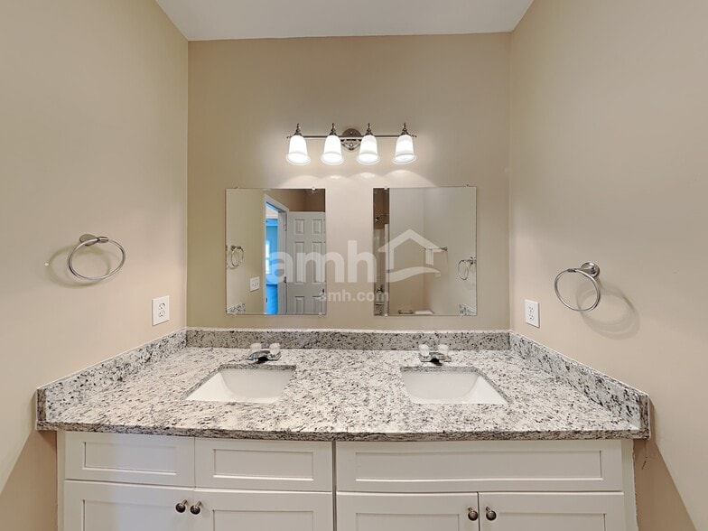 Building Photo - 5702 Myakka Ct