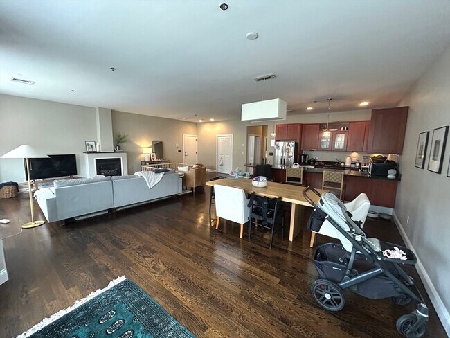 Building Photo - 81 Boylston St