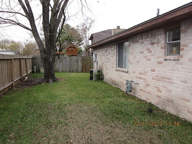 Building Photo - 18719 Lippizaner Dr