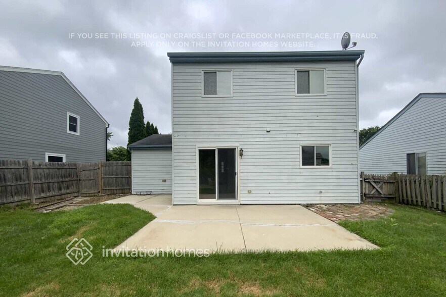 Building Photo - 2S526 Cynthia Dr