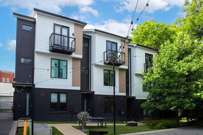 Building Photo - 776 E Argyle Ave