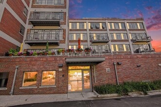 Building Photo - 315 2nd St