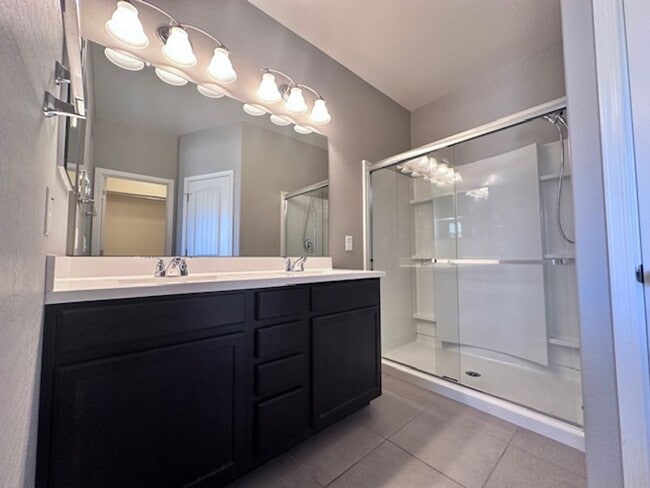 Building Photo - Spacious 3 Bed 2 Bath Home in Desirable Peoria Location