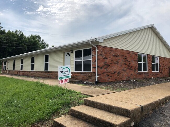 Building Photo - 38 Dunsford Dr