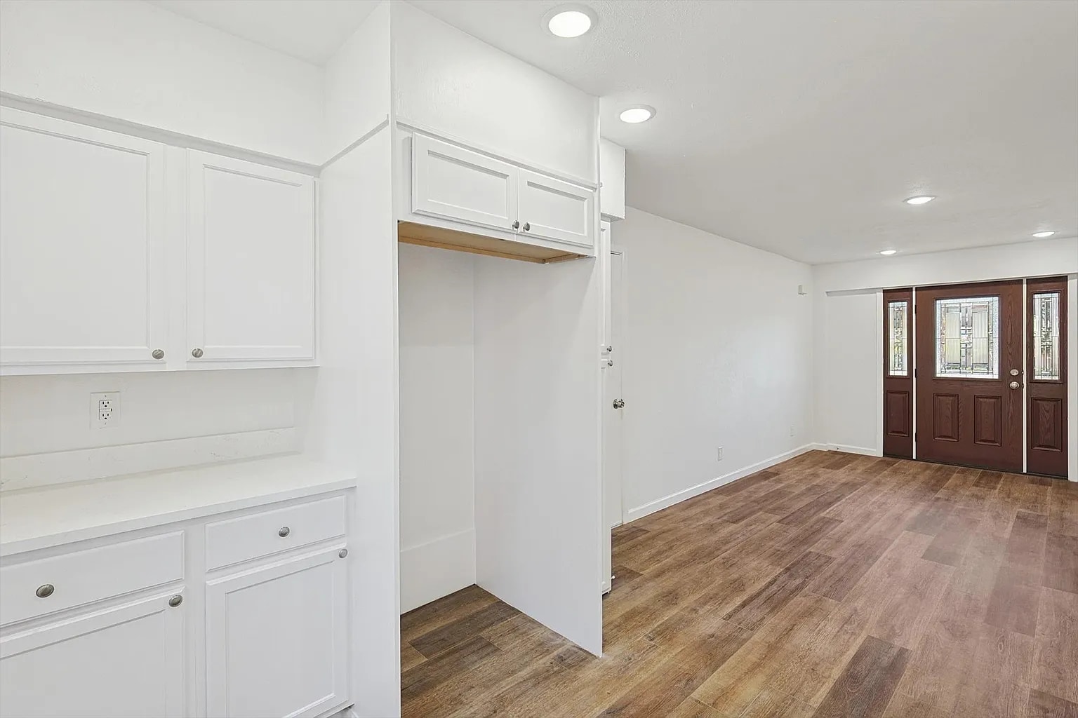 Building Photo - 9039 Pinewood Dr