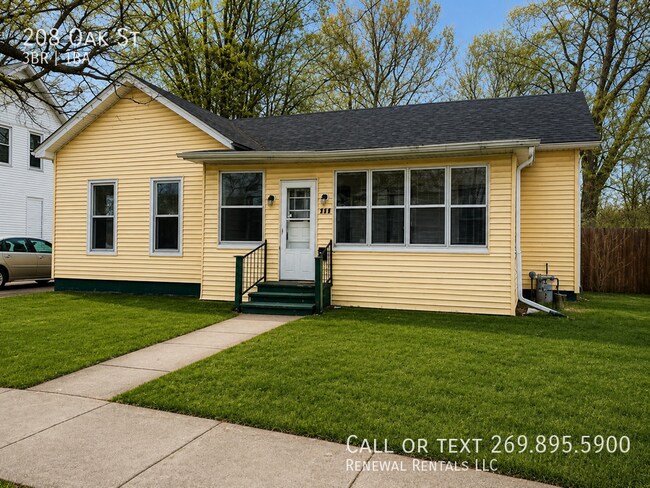 Building Photo - 208 Oak St