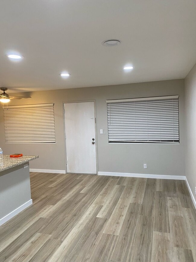 Building Photo - 1 Bed 1 Bath Remodeled Condo for Rent in Lawndale with ALL Utilities included