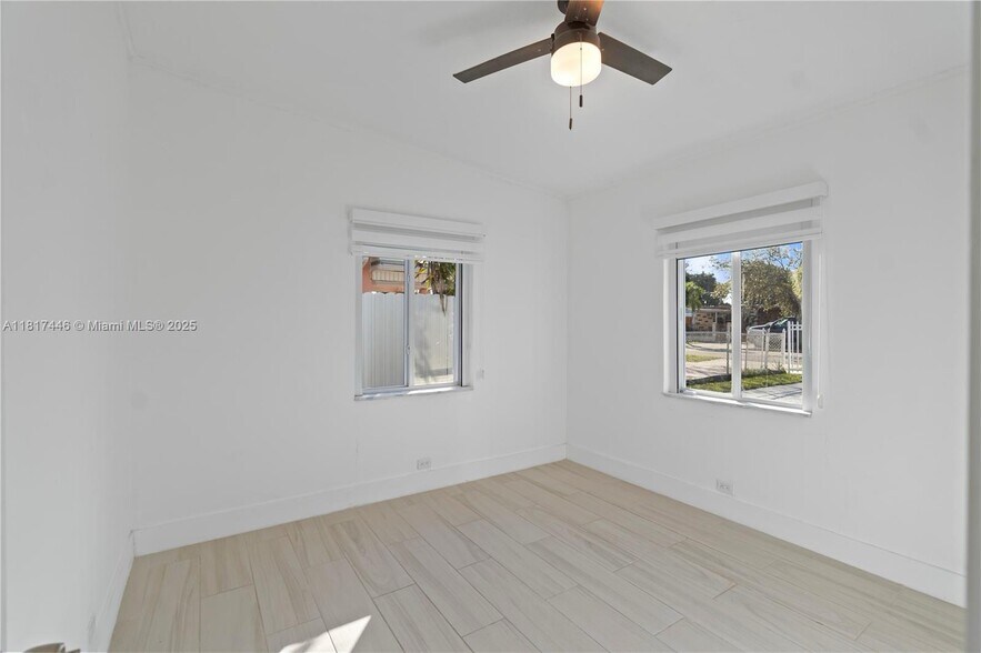 Building Photo - 641 E 44th St