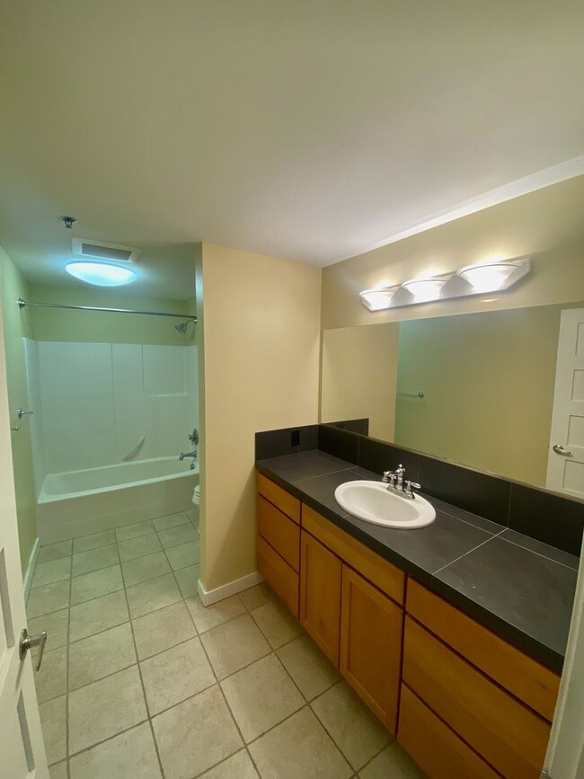 Building Photo - Live in the Heart of Downtown Spokane – 2B...