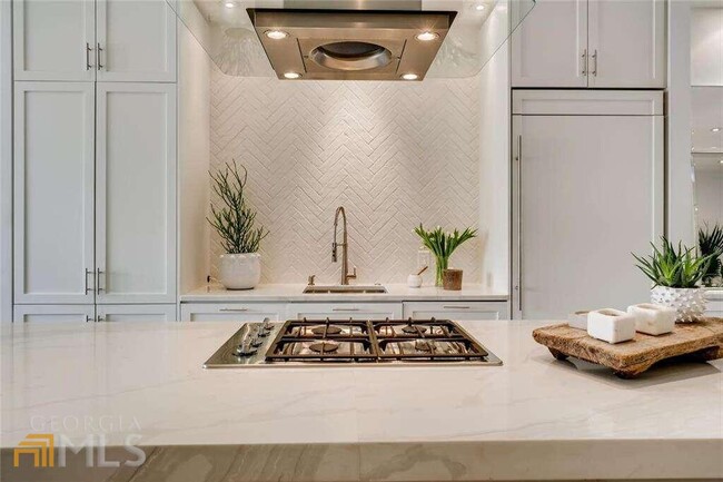 Building Photo - 2962 Savoy Way