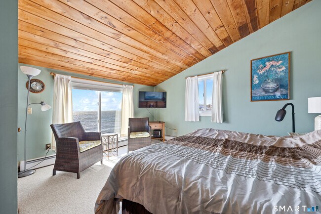 Building Photo - 33 Beach Rd W