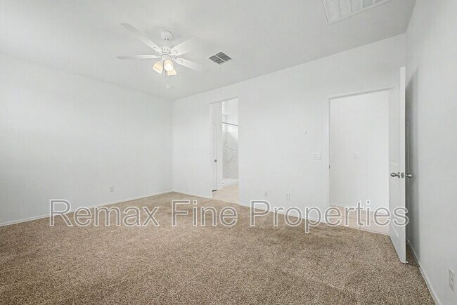 Building Photo - 15543 W Desert Hollow Dr