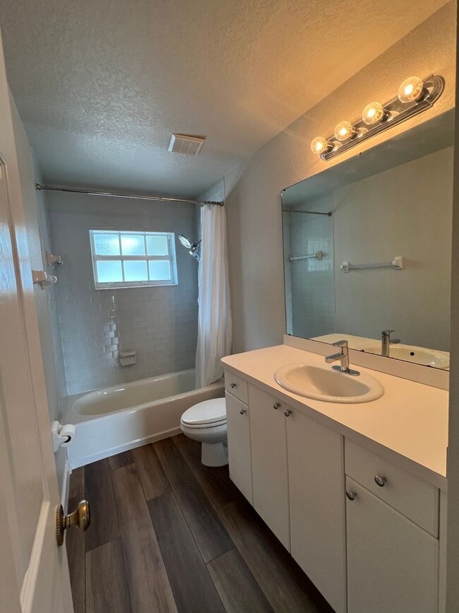 Building Photo - ($2,095) * ANNUAL ** Pool ** 3 Bed / 2 Bath - Harbor Heights  ** Single Family Home