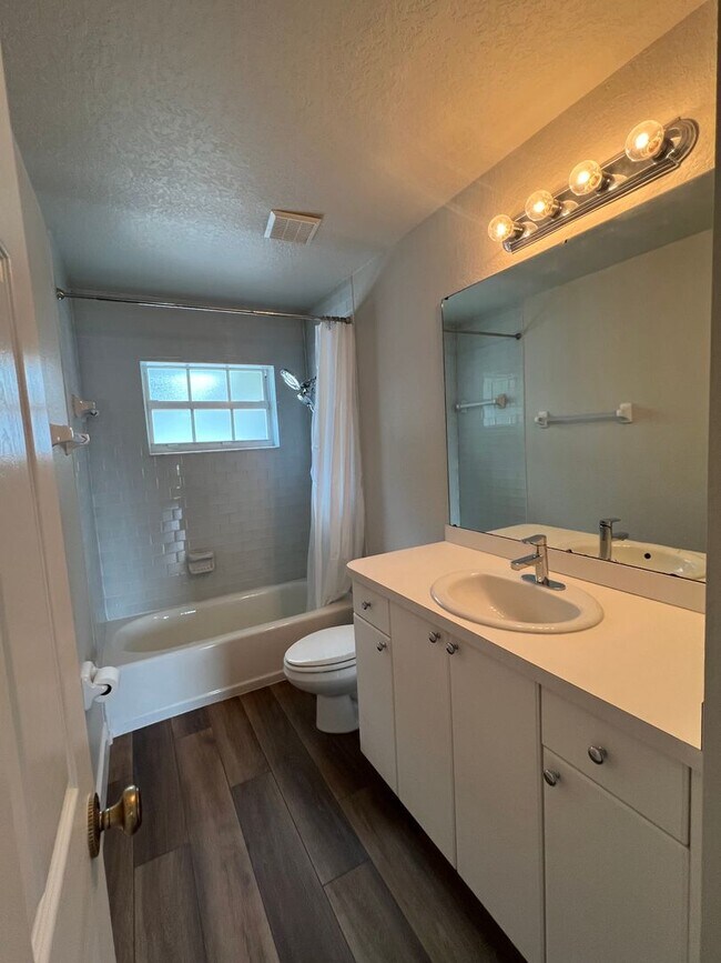 Building Photo - ($2,195) * ANNUAL ** Pool ** 3 Bed / 2 Bath - Harbor Heights  ** Single Family Home