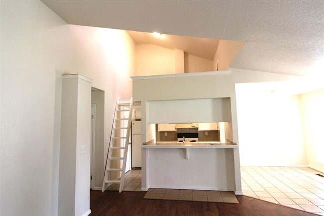 Building Photo - 900 Aspen Ct
