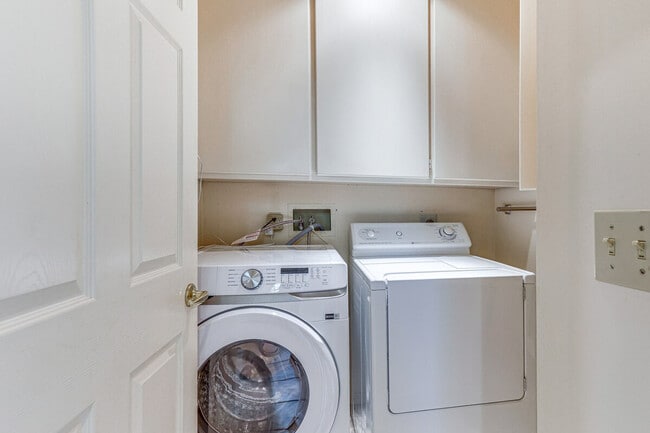 Building Photo - 29695 Circle R Greens Dr