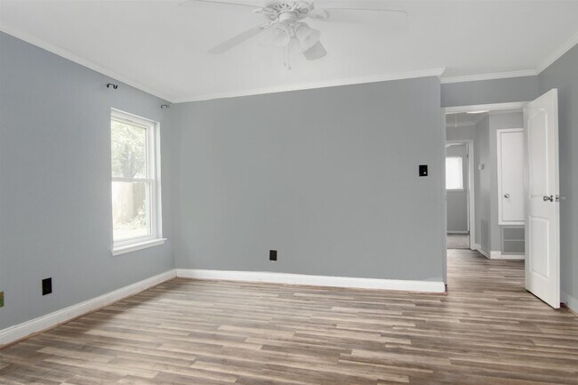 Building Photo - 2319 Anthony Ln