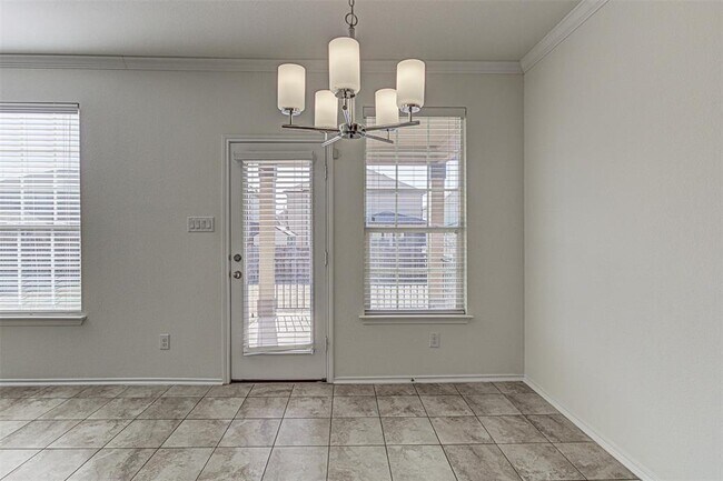 Building Photo - 339 Alamosa Dr