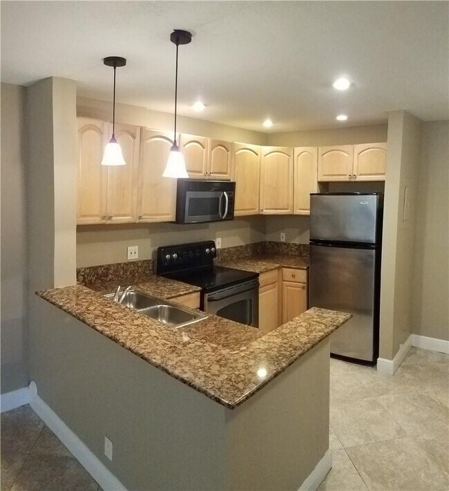 Building Photo - 10926 Royal Palm Blvd