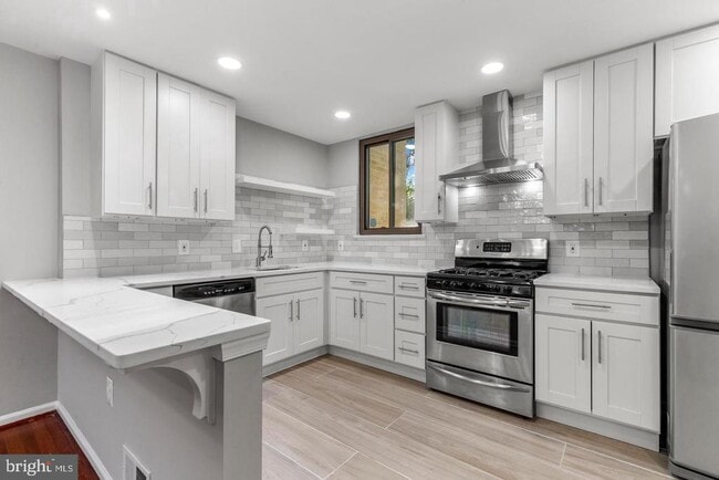 Building Photo - 4921 Sauquoit Ln