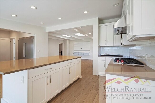 Building Photo - Beautifully Updated Single Family Home in ...