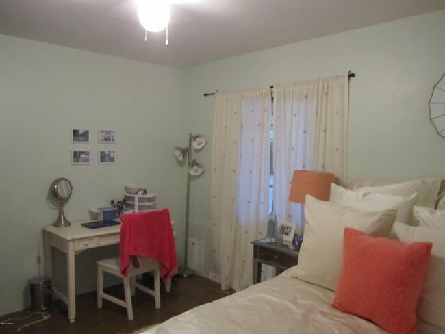 Building Photo - 1719 S El Camino Dr