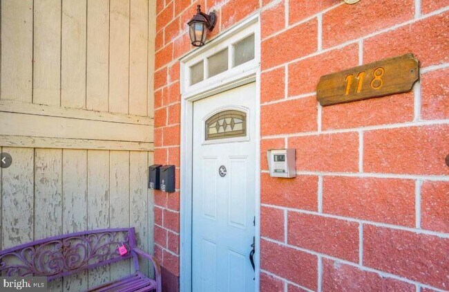 Building Photo - 118-20 Richmond St