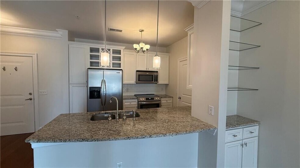 Building Photo - 901 Abernathy Rd NE