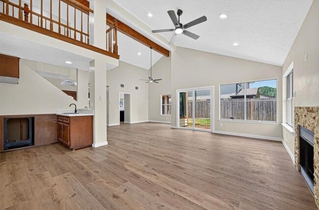 Building Photo - 15415 Swan Creek Dr