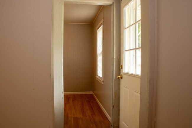 Building Photo - Two bedroom House in East Alton