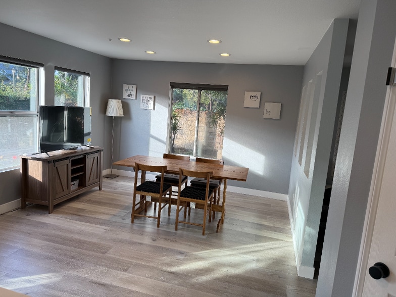 Building Photo - 406 E Center St