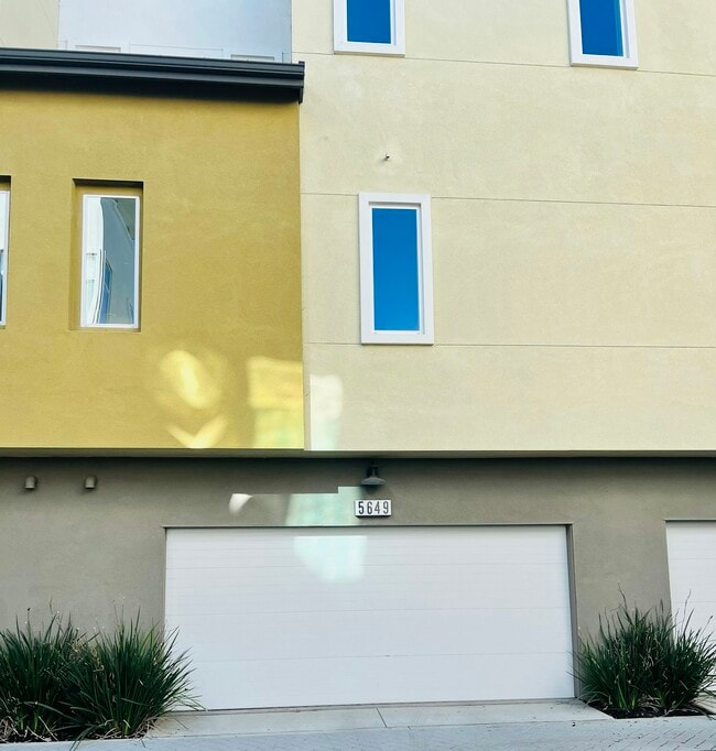 Building Photo - 5649 Dublin Blvd