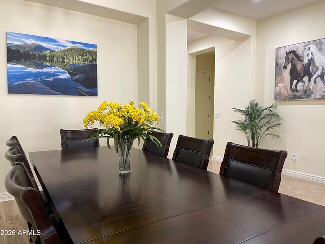 Building Photo - 2208 E Indian Wells Dr