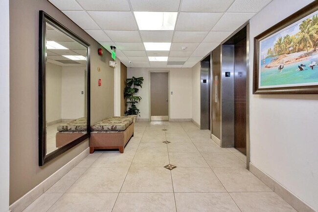 Building Photo - 1009 N Ocean Blvd