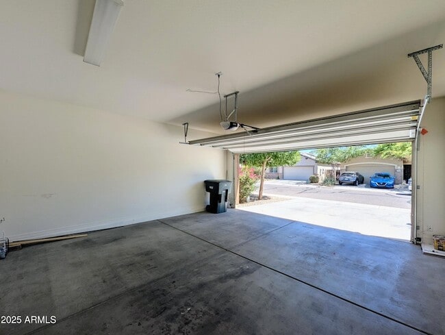 Building Photo - 2734 W Bowker St