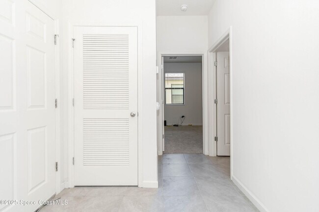 Building Photo - 947 Remington Green Dr SE