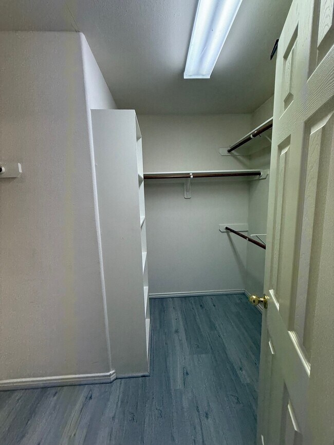 Building Photo - 43 Blue Creek Pl