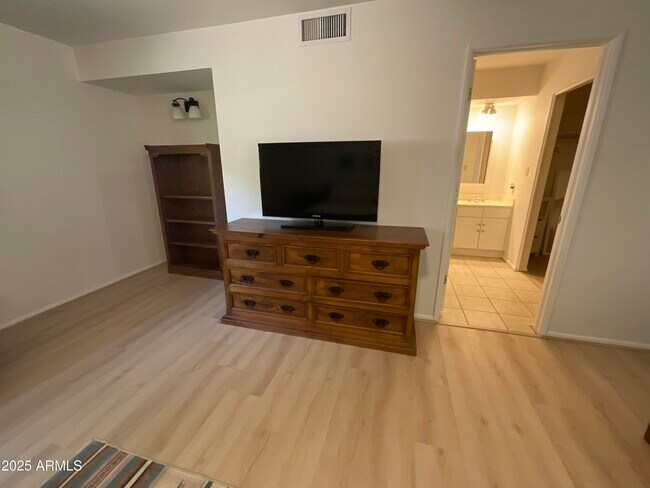 Building Photo - 6802 N 26th St