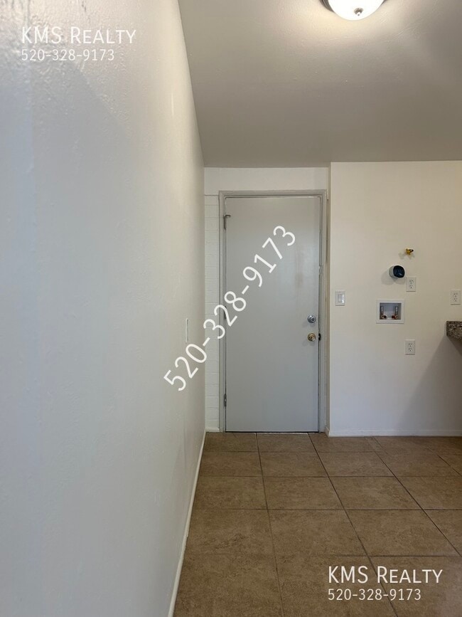 Building Photo - 5126 E Bellevue St