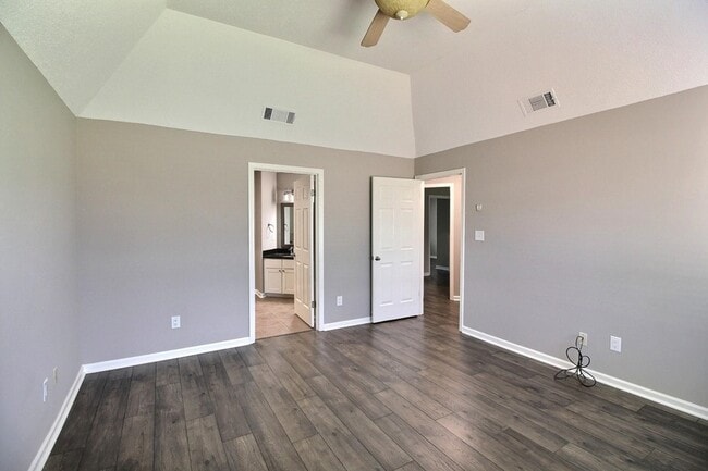 Building Photo - 244 Saybrook Cove