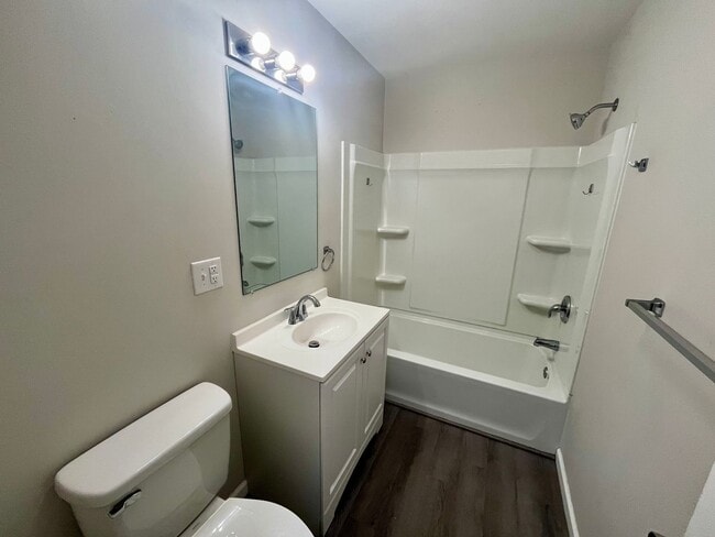 Building Photo - Two Bedroom House in Jerseyville