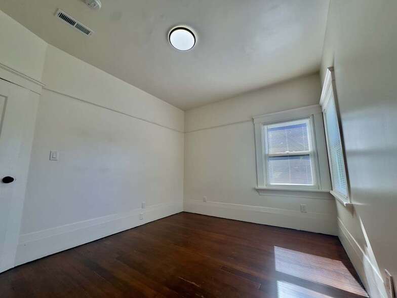 Building Photo - 1303 Adeline St