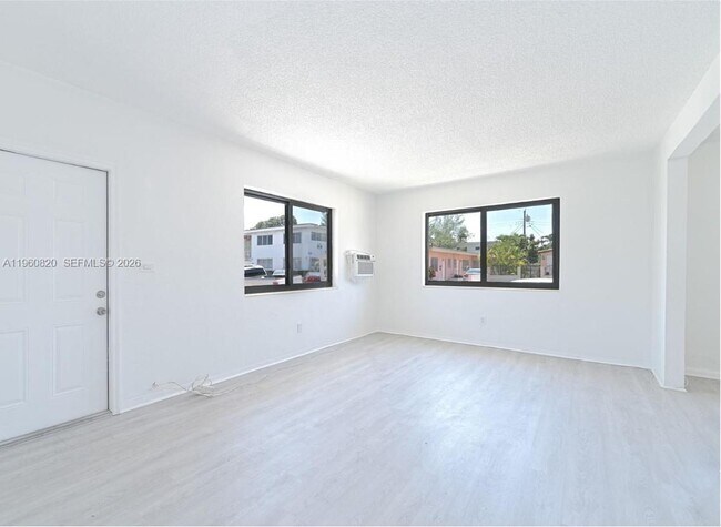 Building Photo - 811 81st St