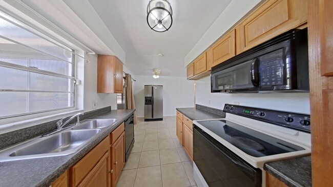 Building Photo - Charming 3-Bedroom Home with Sunroom and S...